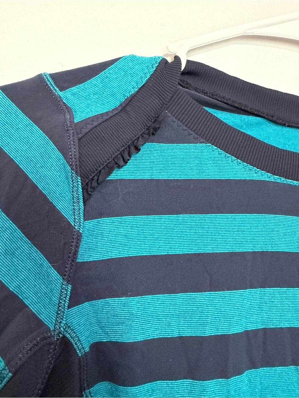 Lululemon Long Sleeve Size 2 - Picture 3 of 5